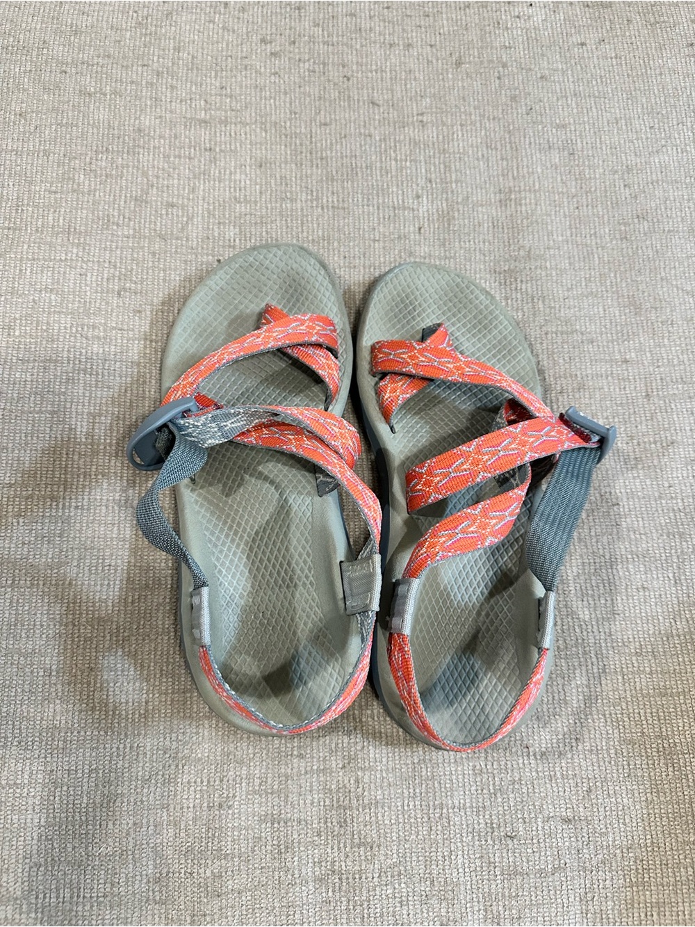 Women’s 8 chacos Strappy Sandals in grey with Coral Straps